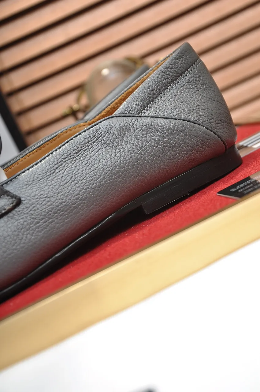 Men's shoes 💰520💶【GUCCI】 (High-end Niuli) New 🍀Gucci* - top version Gucci Peas shoes! Made of imported original cowhide, the inner top layer is comfortable cowhide lining! Original wear-resistant rubber outsole! High quality products! Code number 38-44!